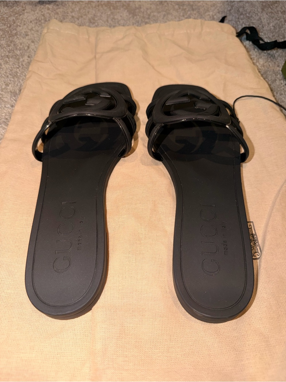 Gucci Women's Interlocking G slide sandal - Picture 8 of 12